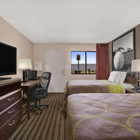 Super 8 By Wyndham Fort Myers Dış mekan fotoğraf