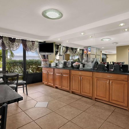 Super 8 By Wyndham Fort Myers Dış mekan fotoğraf