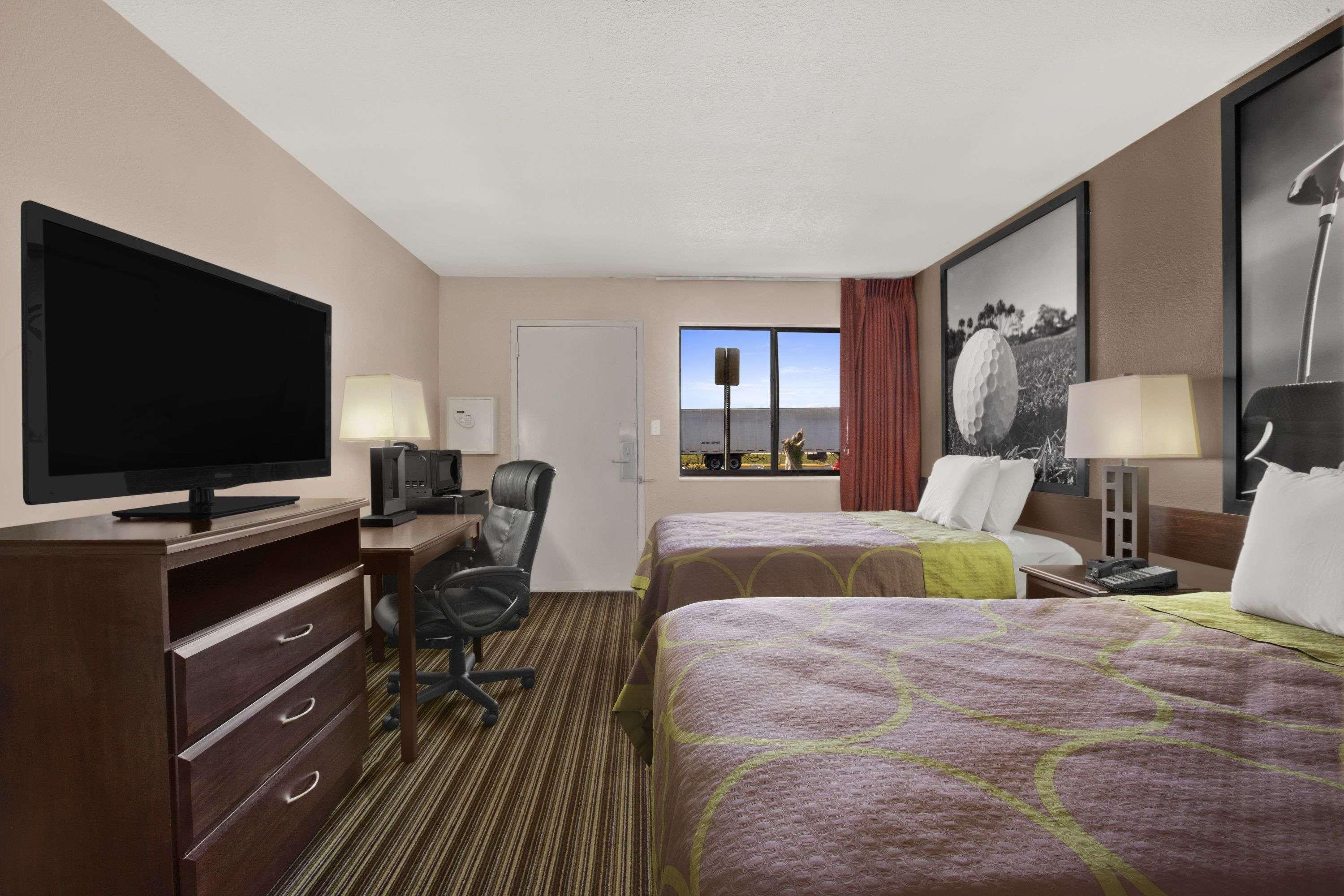 Super 8 By Wyndham Fort Myers Dış mekan fotoğraf