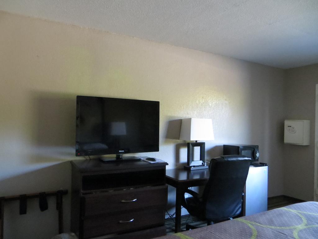 Super 8 By Wyndham Fort Myers Dış mekan fotoğraf